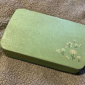 Green Floral Jewelry Organizer